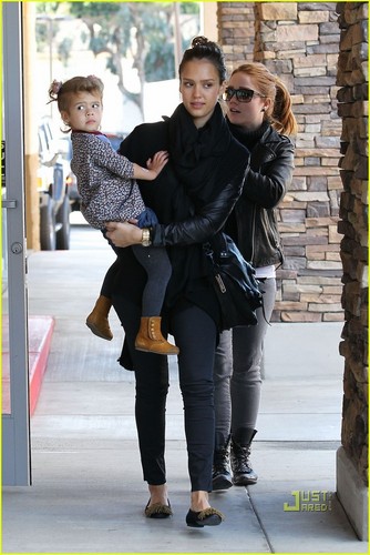  Jessica & Honor out in Culver City