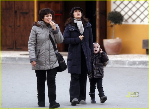 Salma Hayek: Stroll with Valentina & Grandma!