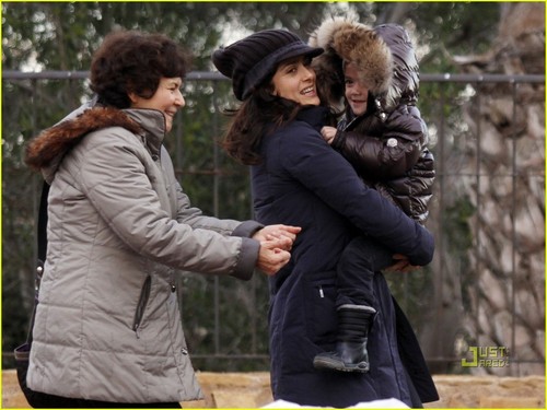  Salma Hayek: Stroll with Valentina & Grandma!