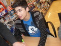 Sizzling Hot Zayn (Book Signing!) I'm Totally Lost In Zayn & He Leaves Me Breathless 100% Real :) x - zayn-malik photo