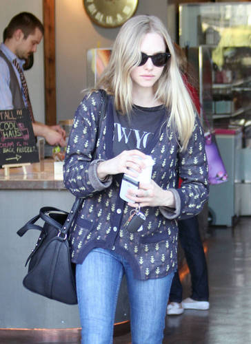  Amanda at Coffee Commissary in West Hollywood (February 21st 2011).