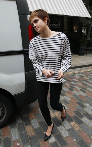  Emma Leaving a hotel in London - 22.02.2011