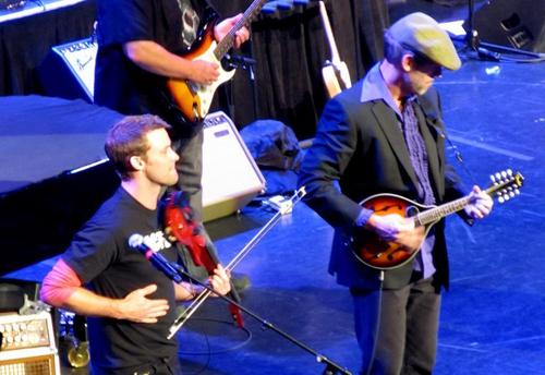 Hugh Laurie & Jesse Spencer at Niagara Falls संगीत कार्यक्रम