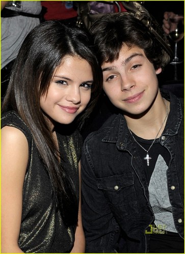 jake t austin who dated who