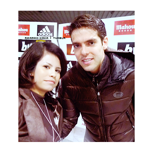  Ricky Kaka with his fan.If i were there instead of that girl!