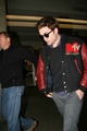 Rob arriving in Vancouver  02.21 - robert-pattinson photo