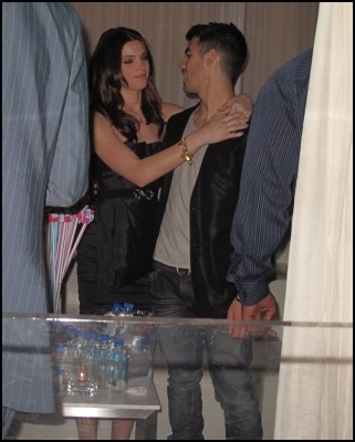  #HQ pics of Ashley Greene (@AshleyMGreene) and Joe Jonas at Pure nightclub last night 2/19