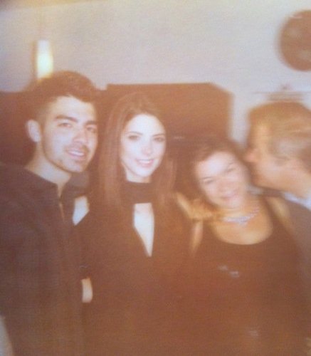 2 new #photos of Ashley Greene w/ Joe Jonas and friends on New Year's eve