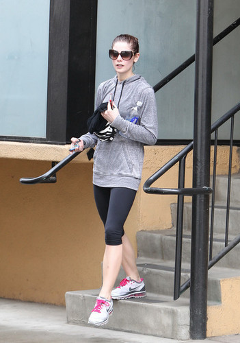  Ashley Greene Leaves the Gym