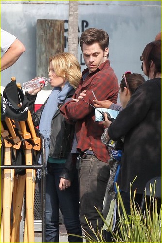  Chris Pine: lobster, kamba Zone for 'Welcome to People'