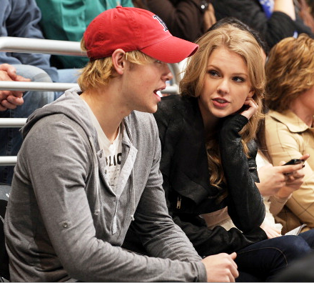  Taylor snel, swift & Chord overstreet..... O_o