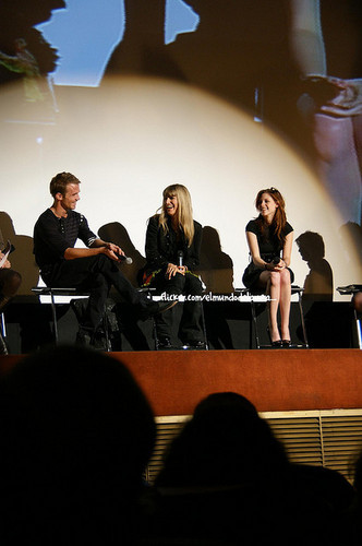  Twilight' Q & A In Madrid With Kristen,Catherine & Cam(pics)