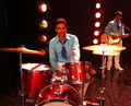 Behind the scenes with John Stamos - glee photo
