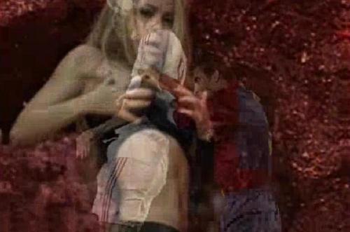  Gerard Piqué touches on Шакира breasts