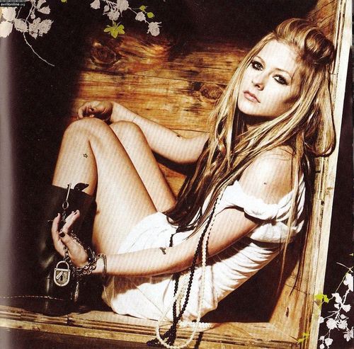  Goodbye Lullaby - High Quality Booklet