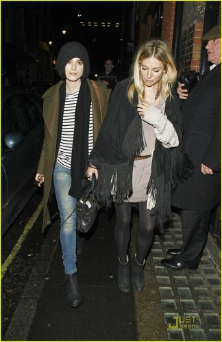  Keira Knightley: Night on the Town with Sienna Miller!
