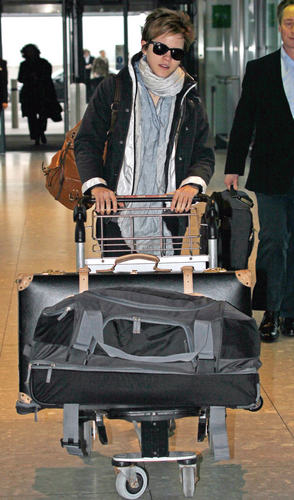 Emma Leaving From London - 03.03.2011	