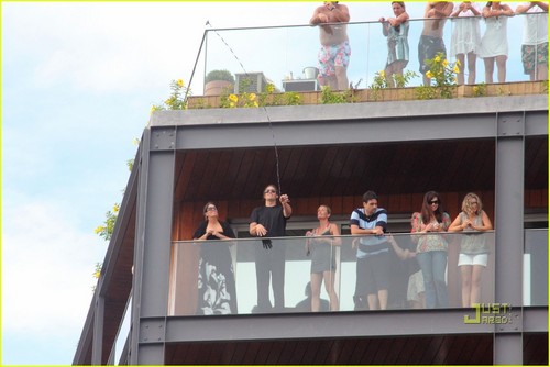 Gisele Bundchen & Tom Brady: Balcony in Brazil!