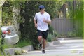 Jake Gyllenhaal Makes a Run For It! - jake-gyllenhaal photo