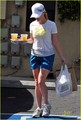 Reese Witherspoon Munches On Lunch - reese-witherspoon photo