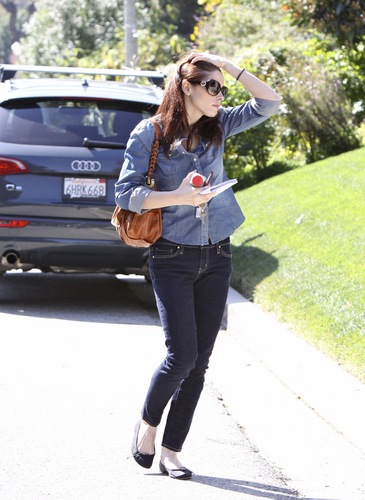  22 #HQ pics of Ashley Greene (@AshleyMGreene) leaving Whole Foods before heading to a friend's house