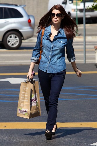  22 #HQ pics of Ashley Greene (@AshleyMGreene) leaving Whole Foods before heading to a friend's house