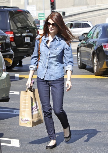 22 #HQ pics of Ashley Greene (@AshleyMGreene) leaving Whole Foods before heading to a friend's house