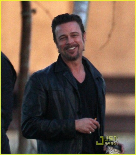  Brad Pitt: Happy On Set of 'Cogan’s Trade'