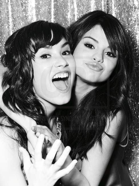 Selena Gomez and Demi Lovato Demi&amp;Selena Photo - Demi-Selena-Photo-selena-gomez-and-demi-lovato-20010437-487-650