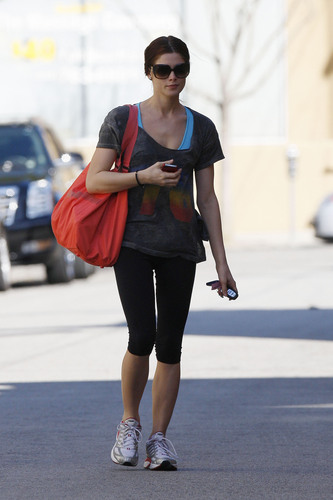 Few #HQ pics of Ashley Greene arriving/leaving her gym in LA (March 10)
