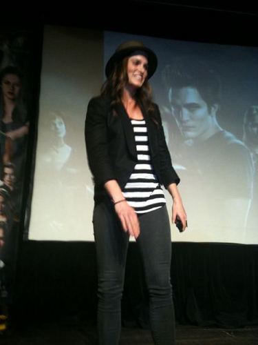  Fist 사진 and Tweets of Nikki Reed at Twi_Tour