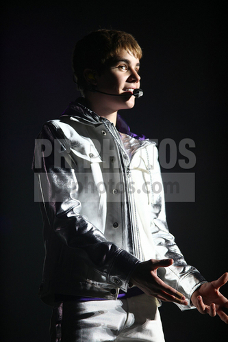  Justin Bieber in концерт at the NIA in Birmingham - March 4, 2011