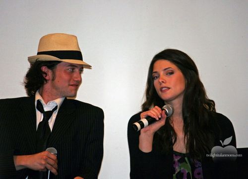  New/Old foto of Jackson and Ashley from Twilight Con in San Francisco (02/21/2009)