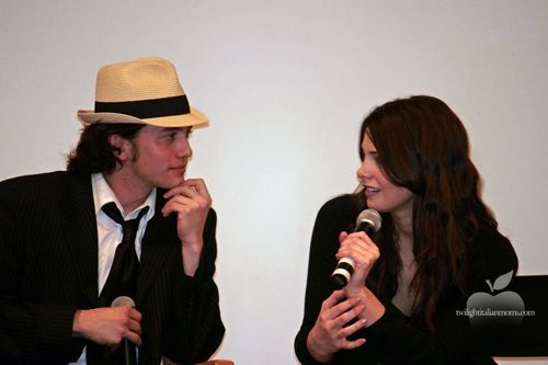  New/Old foto of Jackson and Ashley from Twilight Con in San Francisco (02/21/2009)