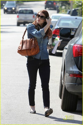 更多 MQ different shots of Ashley Greene out and about in LA yesterday (March 10)