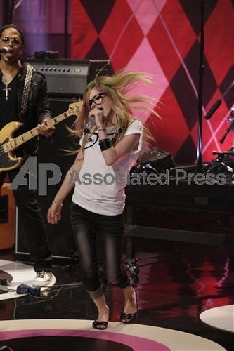  Live Performance on The Tonight Show with Jay Leno 14/03/2011