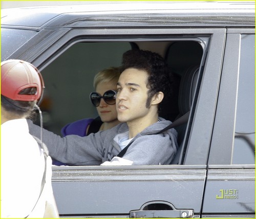  Ashlee Simpson: In-N-Out with Pete Wentz