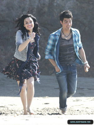 Demi in make a wave on the sets.