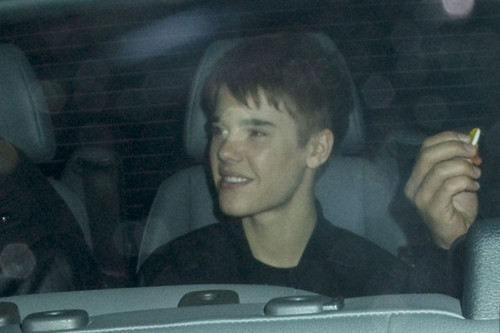  Justin Bieber for ディナー in London, England on Tuesday March 15, 2011
