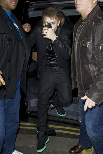  Justin Bieber for dîner in London, England on Tuesday March 15, 2011