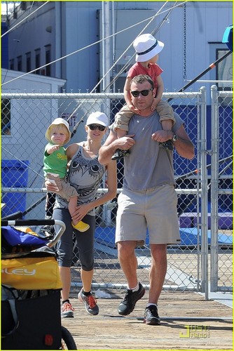  Naomi Watts & Liev Schreiber: Family Fun at the Pier!