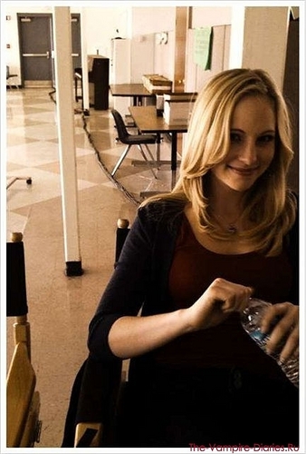 New/old twitter photo of Candice!