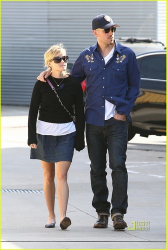  Reese Witherspoon: Church Service with Jim Toth