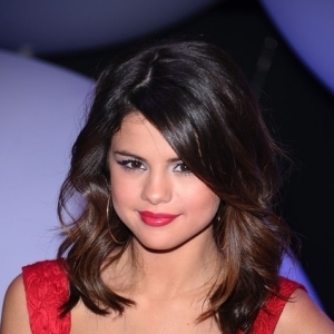  Selena Gomez Shines at 迪士尼 UpFronts