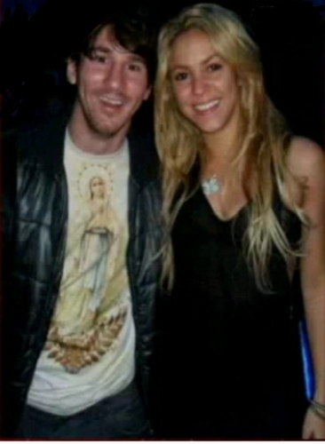 Shakira (157 cm) is with heels higher than Messi (169 cm)!