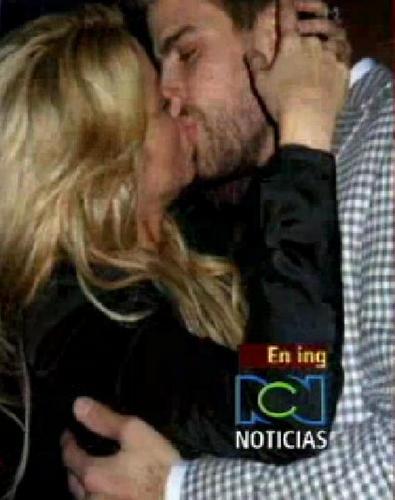 Shakira and Gerard Piqué birthday kisses