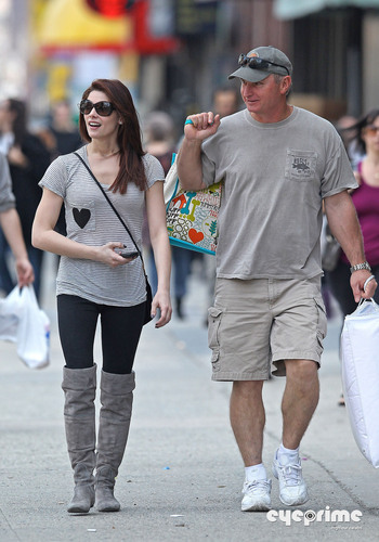  Ashley Greene out shopping with Dad in NY, Mar 18