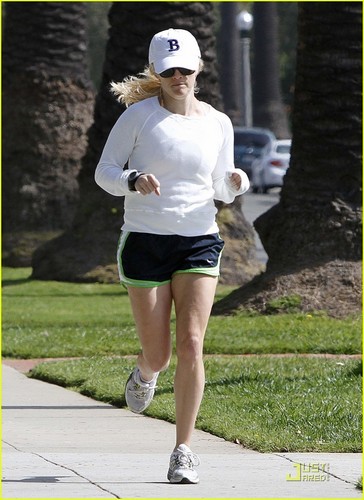 Reese Witherspoon: Intimate Wedding Planned?