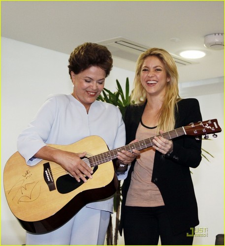Shakira Meets Brazilian President Dilma Rousseff
