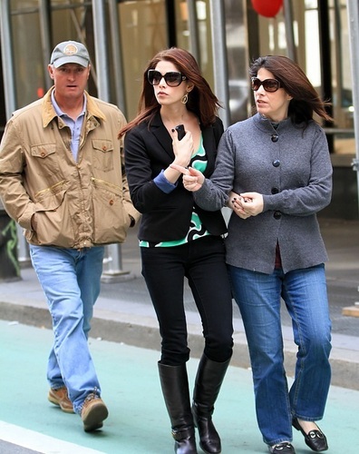  19.3.11 - Ashley abendessen with parents
